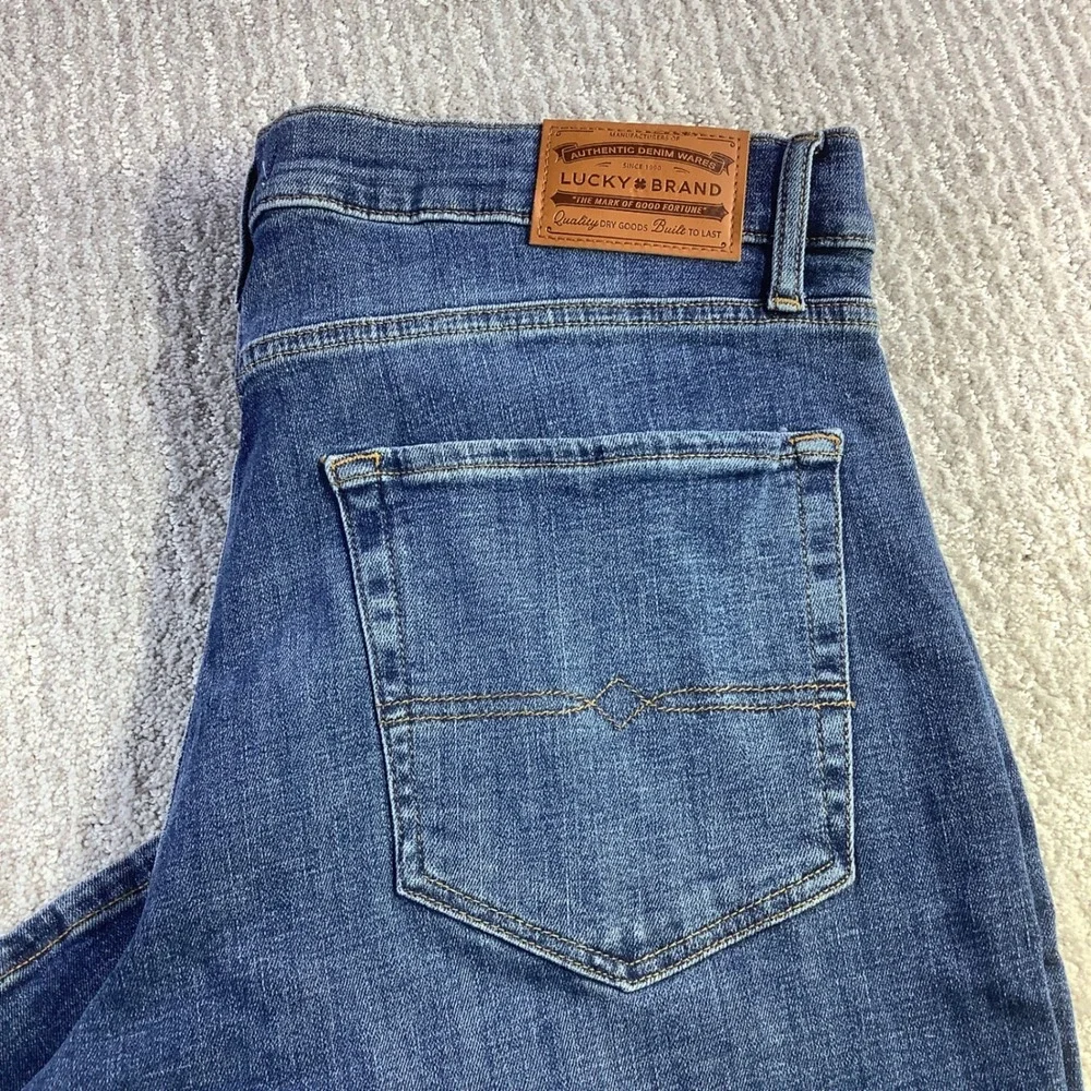 Lucky Brand 223 Straight Leg Mens Jeans Medium Wash Denim 36 x 30 NWT